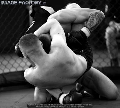 2021-05-02 Milano in the Cage 7 01786 Joan De Vecchi-Dylan Mulattieri - Shoot boxe classe B -61kg